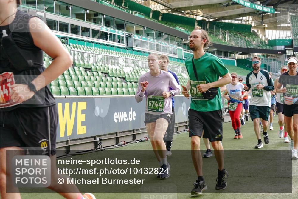 13.09.2026 - 21. swb-Marathon Bremen Michael Burmester http://msf.ph/oto/10432824 13.09.2026 13:29:56 Laufen im Stadion 171, 220, 297, 405, 422, 476, 685, 729, 754, 767, 806, 986, 1079, 1217, 1242, 1270, 1325, 1384, 1615, 1633, 1634, 1741, 1777, 1810, 1811, 1886, 1983, 2238, 2242, 2249, 2263, 2326, 2365, 2436, 2449, 2472, 2546, 2593, 2615, 2637, 2738, 2740, 2743, 2830, 2862, 2868, 2869, 2871, 2918, 2924, 2991, 2994, 3020, 3053, 3129, 3154, 3227, 3238, 3274, 3286, 3321, 3361, 3563, 3594, 3595, 3605, 3678, 3755, 3758, 3798, 3876, 3898, 3929, 3953, 3965, 3971, 3987, 4011, 4056 meine-sportfotos.de