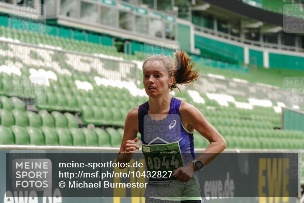 13.09.2026 - 21. swb-Marathon Bremen Michael Burmester http://msf.ph/oto/10432827 13.09.2026 12:30:56 Laufen im Stadion 314, 417, 573, 1168, 1214, 1357, 1453, 1639, 4474, 5212, 6485, 6507, 8285, 103, 206, 238, 322, 358, 420, 553, 574, 841, 1161, 1253, 1256, 1352, 1525, 1724, 1783, 1917, 2032, 3662, 4264 meine-sportfotos.de