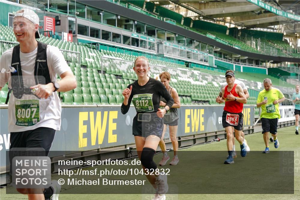 13.09.2026 - 21. swb-Marathon Bremen Michael Burmester http://msf.ph/oto/10432832 13.09.2026 13:04:46 Laufen im Stadion 178, 209, 210, 244, 323, 488, 534, 536, 565, 596, 647, 725, 881, 900, 1073, 1239, 1243, 1307, 1308, 1343, 1373, 1456, 1458, 1479, 1627, 1649, 1653, 1656, 1687, 1771, 1780, 1914, 1932, 1941, 2023, 2089, 2126, 2223, 2241, 2301, 2369, 2430, 2434, 2452, 2602, 2625, 2723, 2742, 2764, 2851, 2867, 2872, 2891, 2910, 2919, 2934, 2957, 2959, 2977, 2985, 3028, 3030, 3217, 3278, 3320, 3343, 3402, 3419, 3425, 3444, 3454, 3485, 3510, 3521, 3579, 3597, 3618, 3796, 3846, 3859, 3909, 242 meine-sportfotos.de