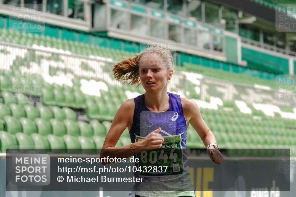 13.09.2026 - 21. swb-Marathon Bremen Michael Burmester http://msf.ph/oto/10432837 13.09.2026 12:30:56 Laufen im Stadion 314, 417, 573, 1168, 1214, 1357, 1453, 1639, 4474, 5212, 6485, 6507, 8285, 103, 206, 238, 322, 358, 420, 553, 574, 841, 1161, 1253, 1256, 1352, 1525, 1724, 1783, 1917, 2032, 3662, 4264 meine-sportfotos.de