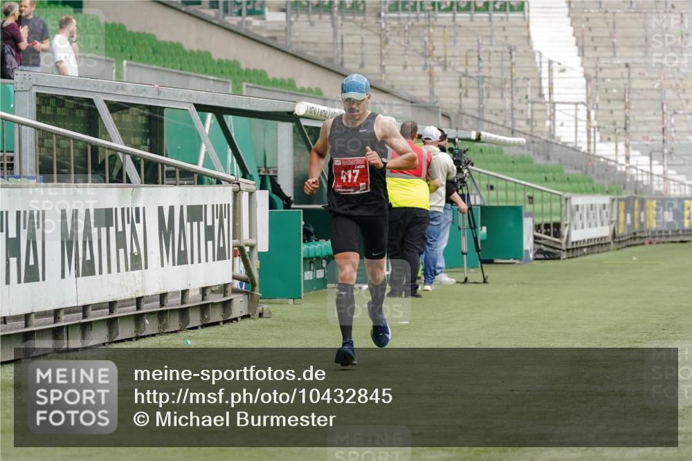 13.09.2026 - 21. swb-Marathon Bremen Michael Burmester http://msf.ph/oto/10432845 13.09.2026 12:31:21 Laufen im Stadion 417, 573, 1020, 1126, 1168, 1214, 1357, 1453, 1507, 1639, 2100, 4474, 5212, 6485, 6507, 8044, 8285, 103, 238, 358, 420, 553, 574, 649, 1161, 1253, 1256, 1352, 1391, 1428, 1525, 1724, 1783, 1917, 2032, 3662, 4264 meine-sportfotos.de