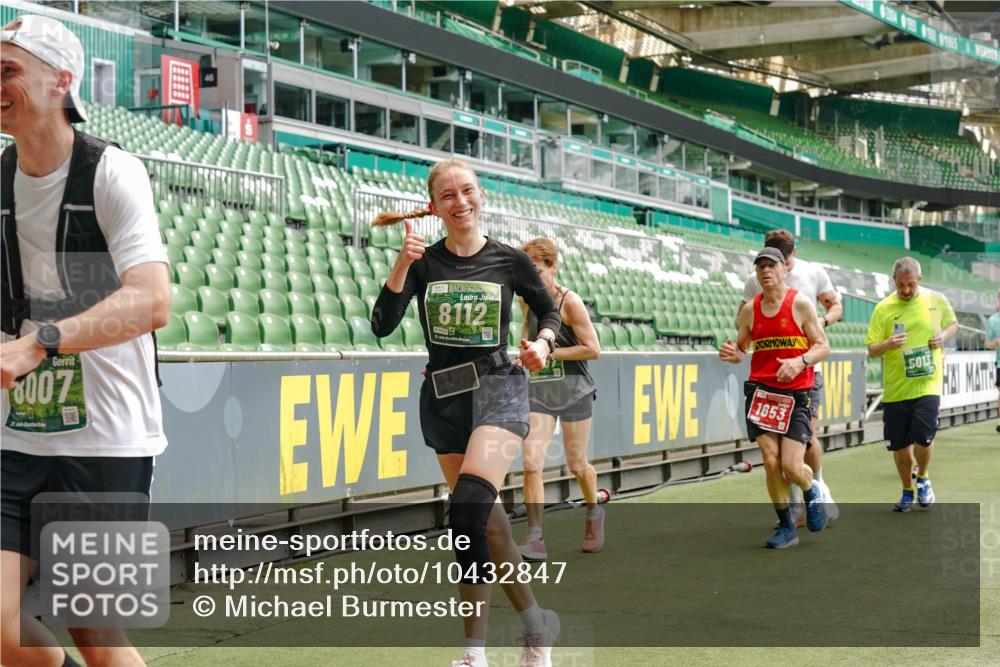 13.09.2026 - 21. swb-Marathon Bremen Michael Burmester http://msf.ph/oto/10432847 13.09.2026 13:04:46 Laufen im Stadion 178, 209, 210, 244, 323, 488, 534, 536, 565, 596, 647, 725, 881, 900, 1073, 1239, 1243, 1307, 1308, 1343, 1373, 1456, 1458, 1479, 1627, 1649, 1653, 1656, 1687, 1771, 1780, 1914, 1932, 1941, 2023, 2089, 2126, 2223, 2241, 2301, 2369, 2430, 2434, 2452, 2602, 2625, 2723, 2742, 2764, 2851, 2867, 2872, 2891, 2910, 2919, 2934, 2957, 2959, 2977, 2985, 3028, 3030, 3217, 3278, 3320, 3343, 3402, 3419, 3425, 3444, 3454, 3485, 3510, 3521, 3579, 3597, 3618, 3796, 3846, 3859, 3909, 242 meine-sportfotos.de