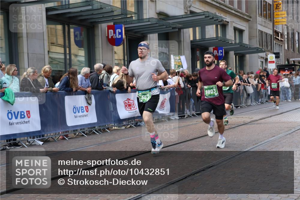 13.09.2026 - 21. swb-Marathon Bremen Strokosch-Dieckow http://msf.ph/oto/10432851 13.09.2026 13:12:23 Ziel 1513, 1517, 2350, 2362, 2480, 3054, 3988, 4560, 4605, 4879, 5416, 6796, 8029, 9775, 9803, 13106, 899, 2447, 2480, 2820, 3362, 3703, 3830, 4283, 4560, 5940, 6107, 6739, 7328, 7521, 7621, 8981, 13013 meine-sportfotos.de