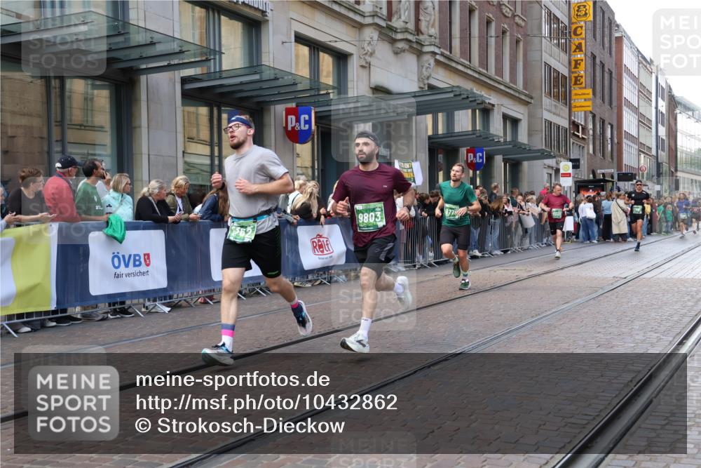 13.09.2026 - 21. swb-Marathon Bremen Strokosch-Dieckow http://msf.ph/oto/10432862 13.09.2026 13:12:24 Ziel 1513, 1517, 2350, 2362, 2442, 3054, 3988, 4605, 4879, 5416, 6796, 8029, 9775, 9803, 13106, 899, 1517, 2447, 2480, 2820, 3362, 3703, 3830, 4283, 4560, 5940, 6107, 6739, 7328, 7521, 7621, 8981, 13013 meine-sportfotos.de