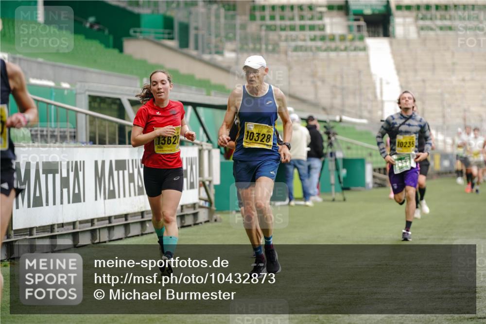 13.09.2026 - 21. swb-Marathon Bremen Michael Burmester http://msf.ph/oto/10432873 13.09.2026 10:24:10 Laufen im Stadion 10235, 10328, 10337, 10341, 10520, 10575, 10592, 10593, 10618, 10632, 10775, 10782, 10972, 11042, 11127, 11143, 11198, 11201, 11227, 11373, 11375, 11426, 11442, 11527, 11607, 11628, 11630, 11632, 11704, 11713, 11721, 11779, 11826, 11895, 11903, 12053, 12144, 12209, 12246, 12281, 12339, 12395, 12404, 12406, 12426, 12442, 12468, 12469, 12477, 12525, 13513, 13520, 13556, 13563, 13566, 13580, 13585, 13586, 13616, 13642 meine-sportfotos.de