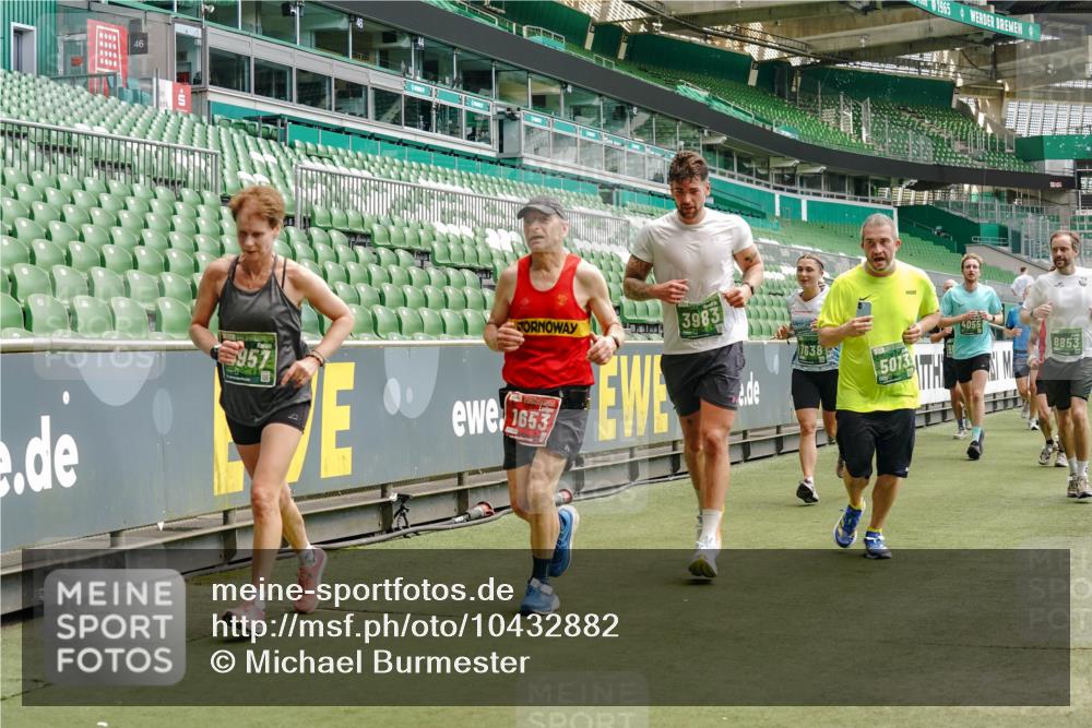 13.09.2026 - 21. swb-Marathon Bremen Michael Burmester http://msf.ph/oto/10432882 13.09.2026 13:04:47 Laufen im Stadion 178, 209, 210, 244, 323, 488, 534, 536, 565, 596, 647, 725, 881, 900, 1073, 1239, 1243, 1307, 1308, 1343, 1373, 1456, 1458, 1479, 1627, 1649, 1653, 1656, 1687, 1771, 1780, 1914, 1932, 1941, 2023, 2089, 2126, 2223, 2241, 2301, 2369, 2430, 2434, 2452, 2602, 2625, 2723, 2742, 2764, 2851, 2867, 2872, 2891, 2910, 2919, 2934, 2957, 2959, 2977, 2985, 3028, 3030, 3217, 3278, 3320, 3343, 3402, 3419, 3425, 3444, 3454, 3485, 3510, 3521, 3579, 3597, 3618, 3796, 3846, 3859, 3909, 242 meine-sportfotos.de