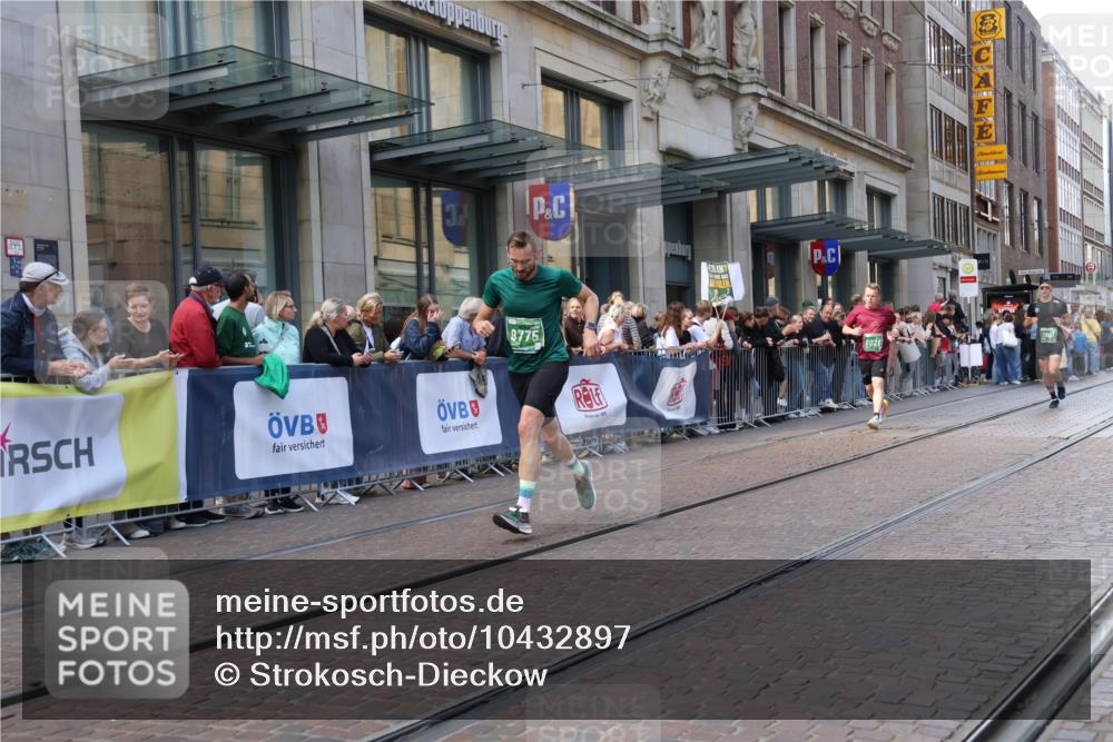 13.09.2026 - 21. swb-Marathon Bremen Strokosch-Dieckow http://msf.ph/oto/10432897 13.09.2026 13:12:25 Ziel 1513, 2350, 2362, 2442, 3054, 3988, 4605, 4879, 5416, 5965, 6796, 8029, 8798, 9775, 9803, 13106, 899, 1517, 2447, 2480, 2820, 3362, 3703, 3830, 4283, 4560, 5940, 6107, 6739, 7328, 7521, 8981, 13013 meine-sportfotos.de