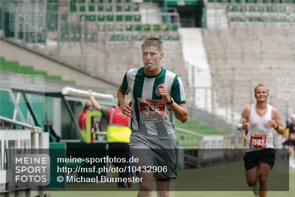13.09.2026 - 21. swb-Marathon Bremen Michael Burmester http://msf.ph/oto/10432906 13.09.2026 12:31:37 Laufen im Stadion 417, 482, 573, 668, 943, 1020, 1126, 1168, 1214, 1357, 1453, 1507, 1639, 2100, 4474, 5212, 6485, 6507, 8044, 8285, 103, 358, 420, 553, 574, 649, 719, 959, 1161, 1253, 1256, 1352, 1391, 1428, 1525, 1724, 1783, 1917, 2032, 3662, 4264 meine-sportfotos.de