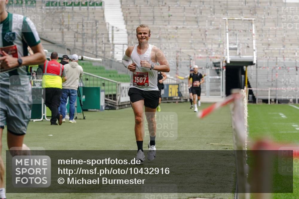 13.09.2026 - 21. swb-Marathon Bremen Michael Burmester http://msf.ph/oto/10432916 13.09.2026 12:31:39 Laufen im Stadion 417, 482, 573, 668, 943, 1020, 1126, 1168, 1214, 1357, 1507, 1639, 2100, 4474, 5212, 6485, 6507, 8044, 8285, 103, 358, 420, 553, 574, 649, 719, 959, 1161, 1253, 1256, 1352, 1391, 1428, 1525, 1724, 1783, 1917, 2032, 3662, 4264 meine-sportfotos.de