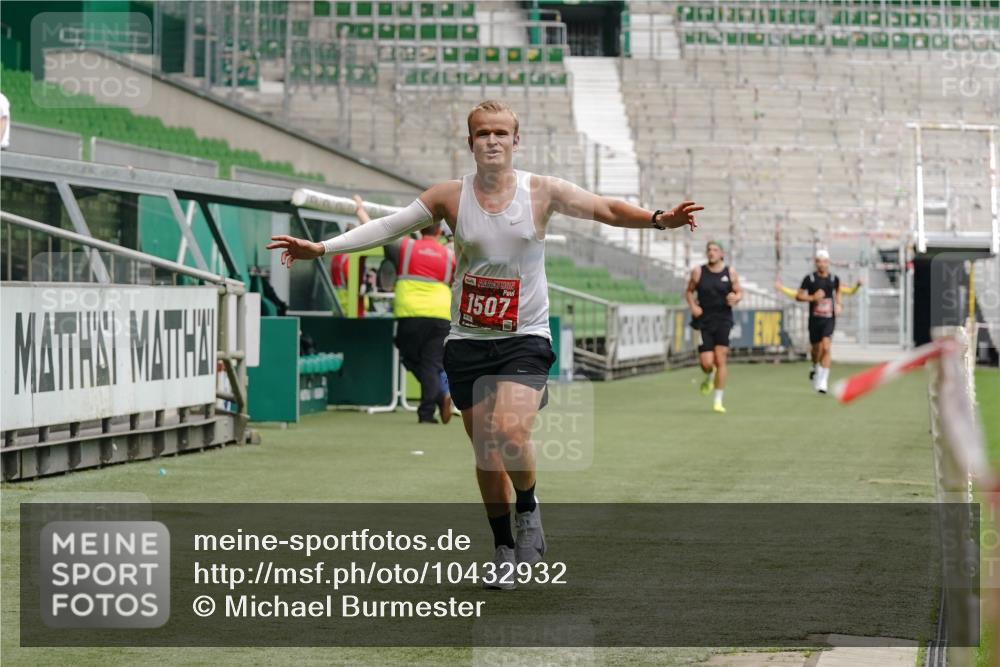 13.09.2026 - 21. swb-Marathon Bremen Michael Burmester http://msf.ph/oto/10432932 13.09.2026 12:31:40 Laufen im Stadion 417, 482, 573, 668, 943, 1020, 1126, 1168, 1214, 1357, 1507, 1639, 2100, 4474, 5212, 6485, 6507, 8044, 8285, 103, 358, 420, 553, 574, 649, 719, 959, 1161, 1253, 1256, 1352, 1391, 1428, 1525, 1724, 1783, 1917, 2032, 3662, 4264 meine-sportfotos.de