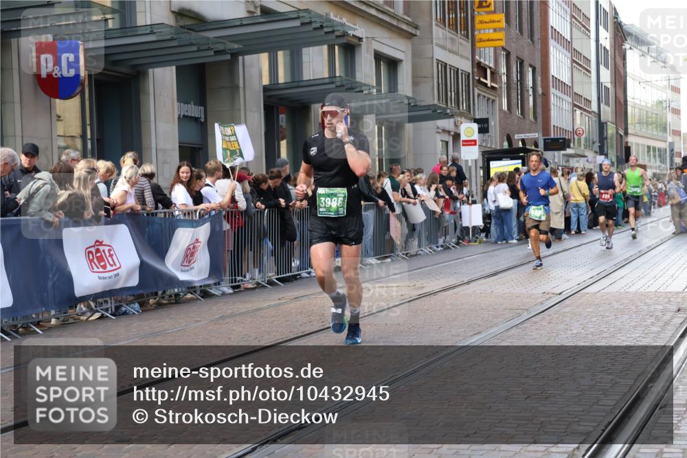 13.09.2026 - 21. swb-Marathon Bremen Strokosch-Dieckow http://msf.ph/oto/10432945 13.09.2026 13:12:28 Ziel 1513, 2350, 2362, 2442, 2801, 3054, 3988, 4605, 4879, 5379, 5416, 5965, 6796, 8029, 8798, 9775, 9803, 13106, 13140, 899, 1517, 2447, 2480, 3362, 3830, 4560, 5416, 5940, 6107, 6739, 7328, 7521, 8981, 13013 meine-sportfotos.de