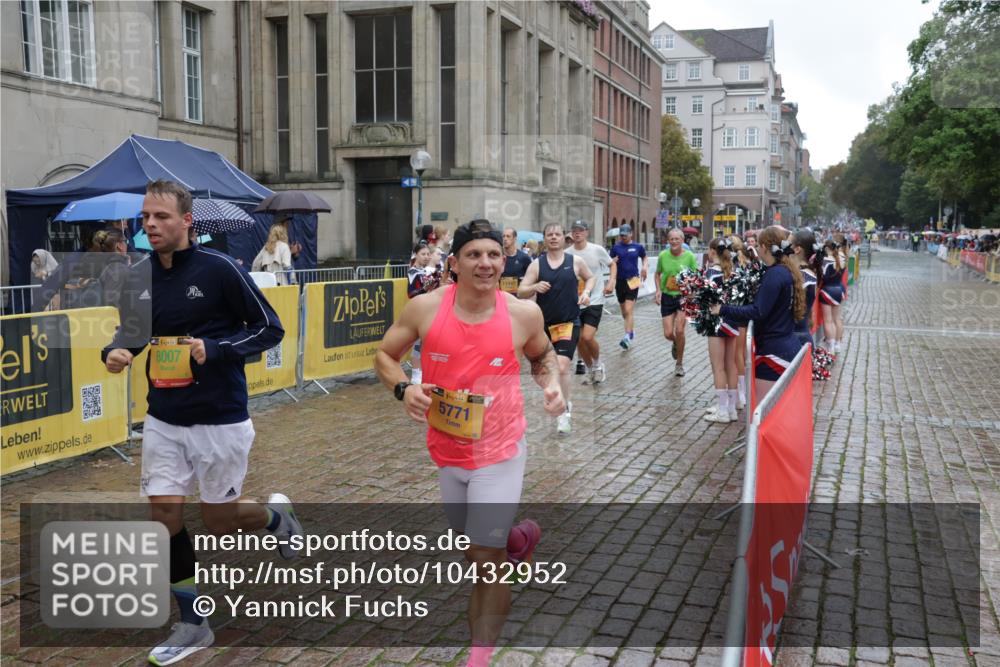 13.09.2026 - Kiel Lauf Yannick Fuchs http://msf.ph/oto/10432952 13.09.2026 11:41:27 Ziel 2430, 3629, 5774, 6895, 7247 meine-sportfotos.de