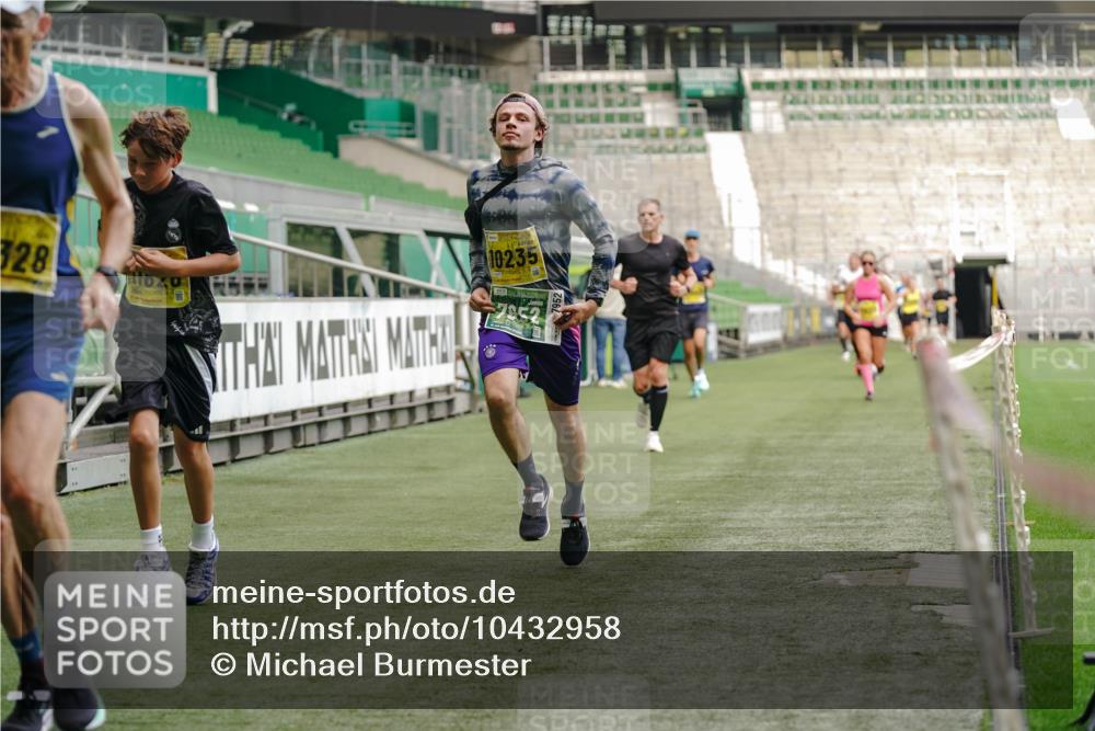 13.09.2026 - 21. swb-Marathon Bremen Michael Burmester http://msf.ph/oto/10432958 13.09.2026 10:24:14 Laufen im Stadion 10235, 10328, 10337, 10341, 10358, 10456, 10520, 10575, 10592, 10593, 10618, 10632, 10775, 10782, 10816, 10972, 11042, 11127, 11143, 11198, 11201, 11227, 11265, 11373, 11375, 11426, 11442, 11527, 11607, 11628, 11630, 11632, 11704, 11713, 11721, 11779, 11826, 11895, 11903, 11948, 12053, 12144, 12209, 12246, 12281, 12339, 12395, 12404, 12406, 12426, 12442, 12468, 12469, 12477, 12525, 13520, 13556, 13563, 13566, 13580, 13585, 13586, 13616, 13642 meine-sportfotos.de