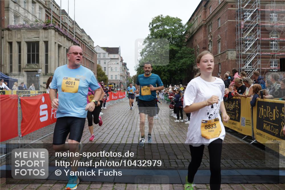 13.09.2026 - Kiel Lauf Yannick Fuchs http://msf.ph/oto/10432979 13.09.2026 09:47:40 Ziel 390, 466, 591, 3373, 4011, 4400, 4479, 4480, 4952, 5517, 6696, 7767, 8503, 8540, 8777, 8833, 9528, 9697, 10789, 544, 1235, 1324, 2587, 2870, 3192, 3629, 5167, 6072, 6575, 6639, 7461, 8231, 8524, 8540, 8777, 9091, 9634, 9936, 10076, 10224, 10555, 10742, 10744, 11862, 11964, 12635, 122, 218, 1743, 2241, 2755, 3735, 3812, 4103, 4225, 4288, 4365, 4460, 4710, 5215, 6078, 6809, 6942, 7258, 8096, 10823, 11396, 11654, 12007, 12099, 12167, 12393, 2759 meine-sportfotos.de