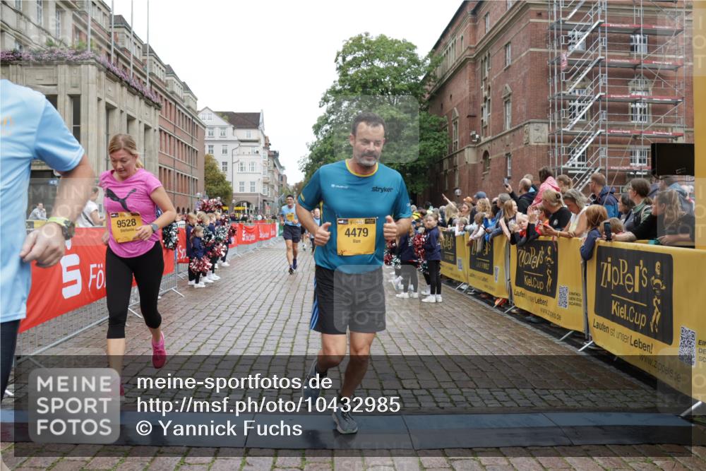 13.09.2026 - Kiel Lauf Yannick Fuchs http://msf.ph/oto/10432985 13.09.2026 09:47:41 Ziel 390, 466, 591, 3373, 4011, 4103, 4400, 4479, 4480, 4952, 5517, 6078, 6696, 7767, 8503, 8833, 9528, 9697, 10789, 12099, 544, 591, 1235, 1324, 2587, 2870, 3192, 3629, 5167, 6072, 6575, 6639, 7461, 8231, 8524, 8540, 8777, 9091, 9634, 9936, 10076, 10224, 10555, 10742, 10744, 11862, 11964, 12635, 122, 218, 1743, 2241, 2755, 3735, 3812, 4225, 4288, 4365, 4460, 4710, 5215, 6809, 6942, 7258, 8096, 9694, 10823, 11396, 11654, 12007, 12167, 12393, 2759, 7461 meine-sportfotos.de
