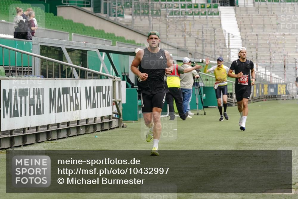 13.09.2026 - 21. swb-Marathon Bremen Michael Burmester http://msf.ph/oto/10432997 13.09.2026 12:31:50 Laufen im Stadion 417, 482, 573, 668, 943, 1020, 1126, 1357, 1507, 1639, 2100, 4474, 5212, 6485, 6507, 8044, 8285, 358, 420, 553, 574, 649, 719, 858, 934, 959, 1161, 1253, 1256, 1352, 1391, 1428, 1525, 1724, 1783, 1917, 2032, 3662, 4264 meine-sportfotos.de