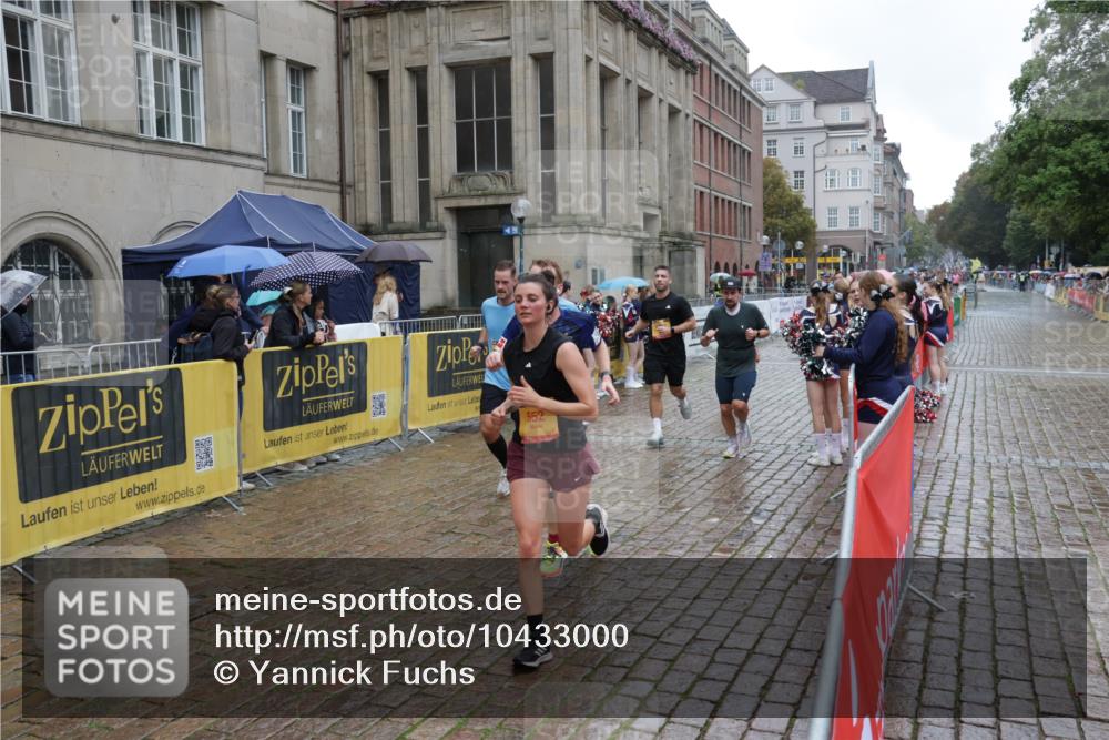 13.09.2026 - Kiel Lauf Yannick Fuchs http://msf.ph/oto/10433000 13.09.2026 11:41:31 Ziel 2430, 3629, 5774, 6895, 7247 meine-sportfotos.de
