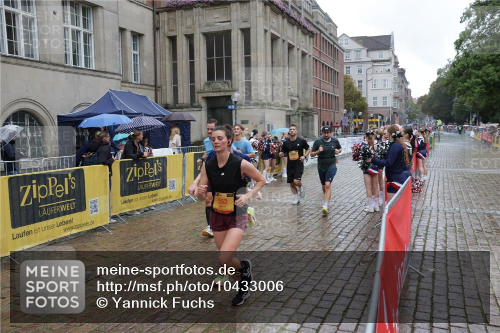 13.09.2026 - Kiel Lauf Yannick Fuchs http://msf.ph/oto/10433006 13.09.2026 11:41:32 Ziel 2430, 3629, 5774, 6895, 7247 meine-sportfotos.de