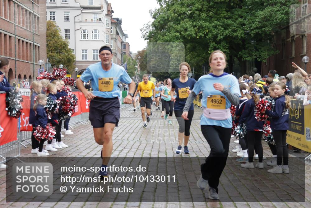 13.09.2026 - Kiel Lauf Yannick Fuchs http://msf.ph/oto/10433011 13.09.2026 09:47:43 Ziel 390, 466, 3373, 3735, 4011, 4103, 4365, 4400, 4460, 4479, 4480, 4952, 6078, 7767, 8096, 8503, 8833, 9528, 9697, 11654, 12099, 544, 591, 1235, 1324, 2587, 2870, 3192, 3629, 4480, 5167, 5517, 6072, 6575, 6639, 6696, 7461, 8231, 8524, 8540, 8777, 9091, 9634, 9936, 10076, 10224, 10555, 10789, 11862, 11964, 12635, 122, 218, 366, 1713, 1743, 2241, 2755, 3812, 4225, 4288, 4710, 5215, 6242, 6809, 6942, 7258, 9694, 10823, 11396, 12007, 12167, 12393, 7461, 9091 meine-sportfotos.de