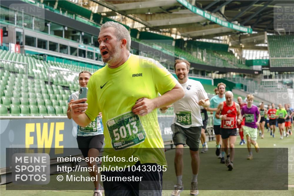 13.09.2026 - 21. swb-Marathon Bremen Michael Burmester http://msf.ph/oto/10433035 13.09.2026 13:04:49 Laufen im Stadion 178, 209, 210, 244, 323, 488, 534, 536, 565, 596, 647, 725, 881, 891, 900, 1073, 1239, 1243, 1307, 1308, 1343, 1373, 1456, 1458, 1479, 1627, 1649, 1653, 1656, 1687, 1771, 1780, 1914, 1932, 1941, 2023, 2089, 2126, 2223, 2241, 2301, 2369, 2430, 2434, 2452, 2602, 2625, 2723, 2742, 2764, 2851, 2867, 2872, 2891, 2910, 2919, 2934, 2957, 2959, 2977, 2985, 3028, 3030, 3217, 3278, 3320, 3343, 3402, 3419, 3425, 3444, 3454, 3485, 3510, 3521, 3579, 3597, 3618, 3796, 3846, 3859, 3909, 242 meine-sportfotos.de