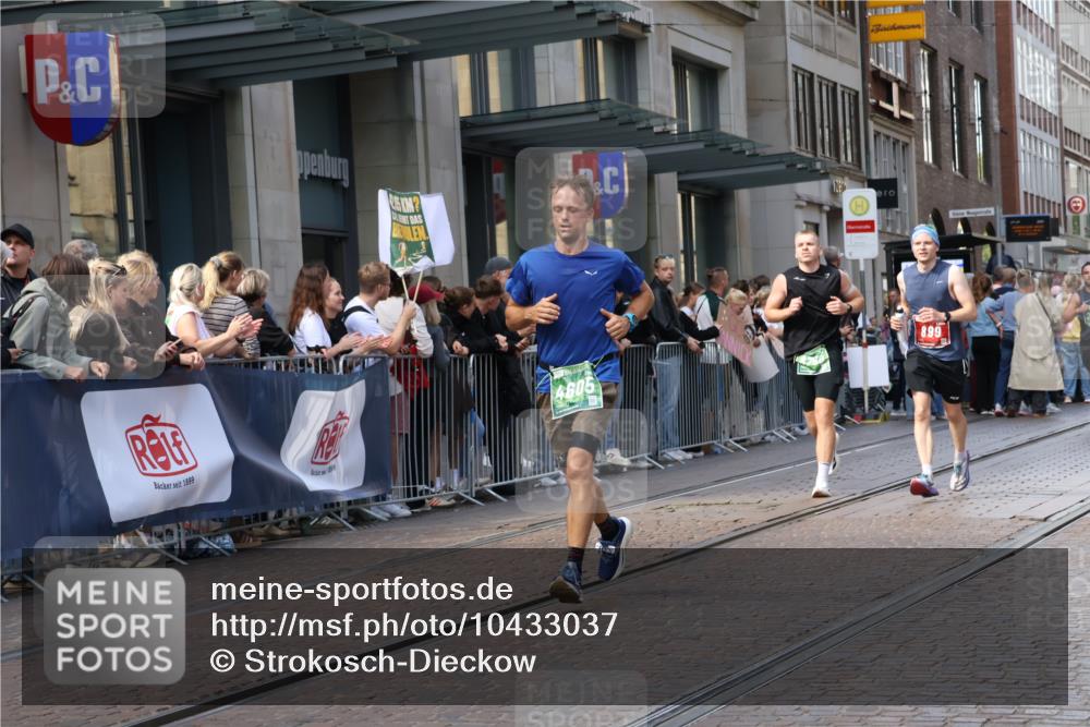 13.09.2026 - 21. swb-Marathon Bremen Strokosch-Dieckow http://msf.ph/oto/10433037 13.09.2026 13:12:31 Ziel 1513, 2350, 2362, 2442, 2559, 2801, 2858, 3988, 4605, 4879, 5379, 5965, 8029, 8798, 9217, 9775, 13106, 13140, 899, 1517, 2480, 3054, 3362, 3830, 4560, 5416, 6107, 6796, 7328, 7521, 8981, 9803, 13013 meine-sportfotos.de