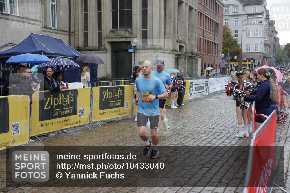 13.09.2026 - Kiel Lauf Yannick Fuchs http://msf.ph/oto/10433040 13.09.2026 11:41:37 Ziel 2430, 3629, 5774, 6895, 7247 meine-sportfotos.de