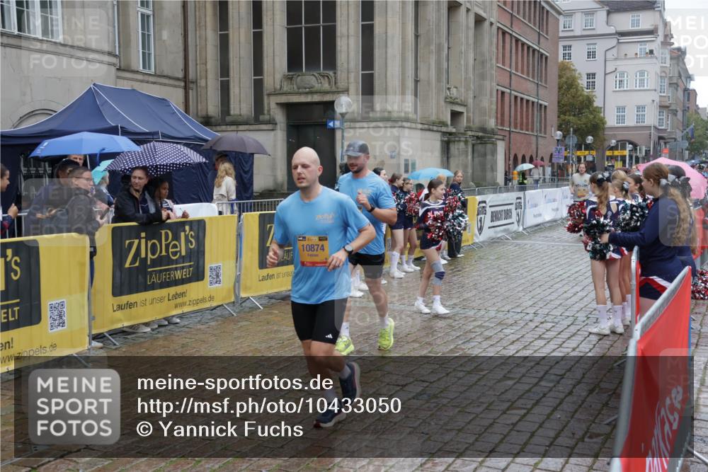 13.09.2026 - Kiel Lauf Yannick Fuchs http://msf.ph/oto/10433050 13.09.2026 11:41:37 Ziel 2430, 3629, 5774, 6895, 7247 meine-sportfotos.de