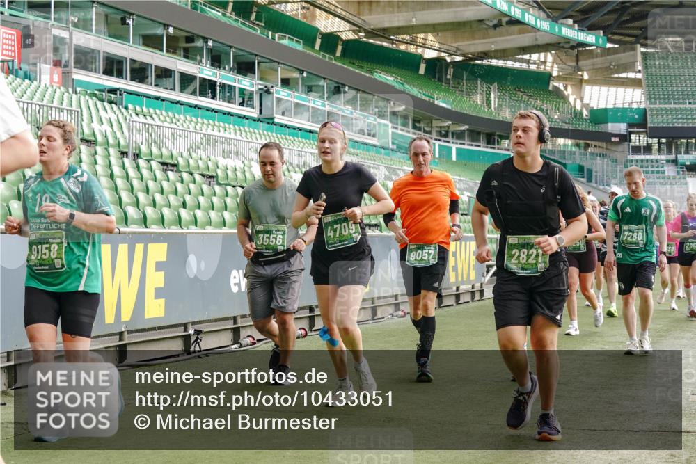 13.09.2026 - 21. swb-Marathon Bremen Michael Burmester http://msf.ph/oto/10433051 13.09.2026 13:30:06 Laufen im Stadion 171, 224, 297, 405, 422, 476, 639, 685, 729, 754, 767, 806, 986, 1114, 1217, 1242, 1270, 1384, 1615, 1633, 1634, 1777, 1810, 1811, 1886, 1983, 2216, 2238, 2242, 2249, 2263, 2326, 2368, 2372, 2436, 2449, 2546, 2615, 2637, 2719, 2738, 2740, 2830, 2862, 2868, 2869, 2871, 2918, 2924, 2991, 2994, 3020, 3053, 3101, 3129, 3227, 3238, 3274, 3286, 3321, 3361, 3563, 3594, 3595, 3605, 3678, 3755, 3758, 3798, 3873, 3876, 3898, 3929, 3953, 3965, 3971, 3987, 4011, 4056 meine-sportfotos.de