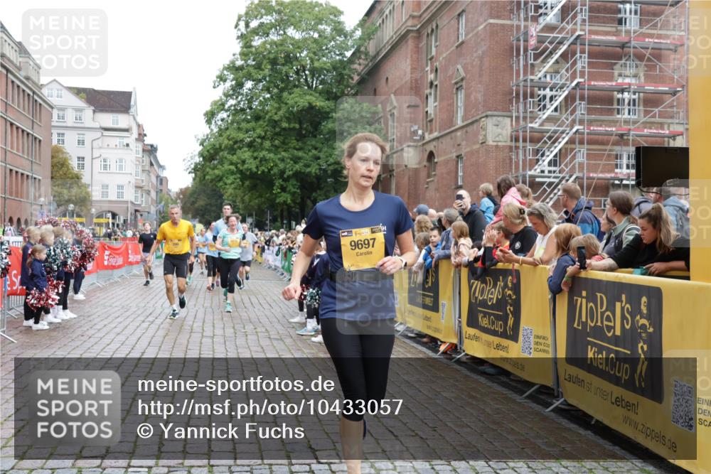 13.09.2026 - Kiel Lauf Yannick Fuchs http://msf.ph/oto/10433057 13.09.2026 09:47:45 Ziel 390, 466, 1743, 3373, 3735, 4011, 4103, 4365, 4400, 4460, 4479, 4952, 6078, 7767, 8096, 8833, 9528, 9697, 11396, 11654, 12099, 544, 591, 1235, 1324, 2587, 2870, 3192, 3629, 4480, 5167, 5517, 6072, 6575, 6639, 6696, 8231, 8503, 8524, 8540, 8777, 9091, 9634, 9936, 10076, 10555, 10789, 11964, 12635, 122, 218, 366, 1713, 2241, 2755, 3812, 4225, 4288, 4467, 4710, 5215, 6242, 6809, 6942, 7258, 9694, 10823, 12007, 12167, 12393, 1235, 2587, 7461, 9091, 10076 meine-sportfotos.de