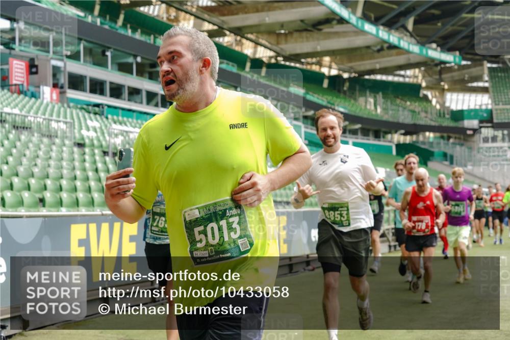 13.09.2026 - 21. swb-Marathon Bremen Michael Burmester http://msf.ph/oto/10433058 13.09.2026 13:04:50 Laufen im Stadion 178, 209, 210, 244, 323, 394, 488, 534, 536, 565, 596, 647, 725, 881, 891, 900, 1073, 1239, 1243, 1307, 1308, 1343, 1373, 1456, 1458, 1479, 1627, 1649, 1653, 1656, 1687, 1771, 1780, 1914, 1932, 1941, 2023, 2089, 2126, 2223, 2241, 2301, 2369, 2430, 2434, 2452, 2602, 2625, 2723, 2742, 2764, 2851, 2867, 2872, 2891, 2910, 2919, 2934, 2957, 2959, 2977, 2985, 3028, 3030, 3217, 3278, 3320, 3343, 3402, 3419, 3425, 3444, 3454, 3485, 3510, 3521, 3579, 3597, 3618, 3796, 3859, 3909, 242 meine-sportfotos.de