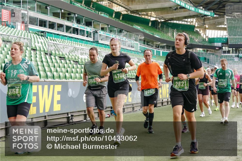 13.09.2026 - 21. swb-Marathon Bremen Michael Burmester http://msf.ph/oto/10433062 13.09.2026 13:30:06 Laufen im Stadion 171, 224, 297, 405, 422, 476, 639, 685, 729, 754, 767, 806, 986, 1114, 1217, 1242, 1270, 1384, 1615, 1633, 1634, 1777, 1810, 1811, 1886, 1983, 2216, 2238, 2242, 2249, 2263, 2326, 2368, 2372, 2436, 2449, 2546, 2615, 2637, 2719, 2738, 2740, 2830, 2862, 2868, 2869, 2871, 2918, 2924, 2991, 2994, 3020, 3053, 3101, 3129, 3227, 3238, 3274, 3286, 3321, 3361, 3563, 3594, 3595, 3605, 3678, 3755, 3758, 3798, 3873, 3876, 3898, 3929, 3953, 3965, 3971, 3987, 4011, 4056 meine-sportfotos.de
