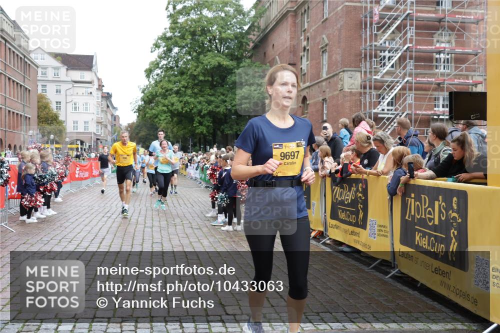 13.09.2026 - Kiel Lauf Yannick Fuchs http://msf.ph/oto/10433063 13.09.2026 09:47:45 Ziel 390, 466, 1743, 3373, 3735, 4011, 4103, 4365, 4400, 4460, 4479, 4952, 6078, 7767, 8096, 8833, 9528, 9697, 11396, 11654, 12099, 544, 591, 1235, 1324, 2587, 2870, 3192, 3629, 4480, 5167, 5517, 6072, 6575, 6639, 6696, 8231, 8503, 8524, 8540, 8777, 9091, 9634, 9936, 10076, 10555, 10789, 11964, 12635, 122, 218, 366, 1713, 2241, 2755, 3812, 4225, 4288, 4467, 4710, 5215, 6242, 6809, 6942, 7258, 9694, 10823, 12007, 12167, 12393, 1235, 2587, 7461, 9091, 10076 meine-sportfotos.de
