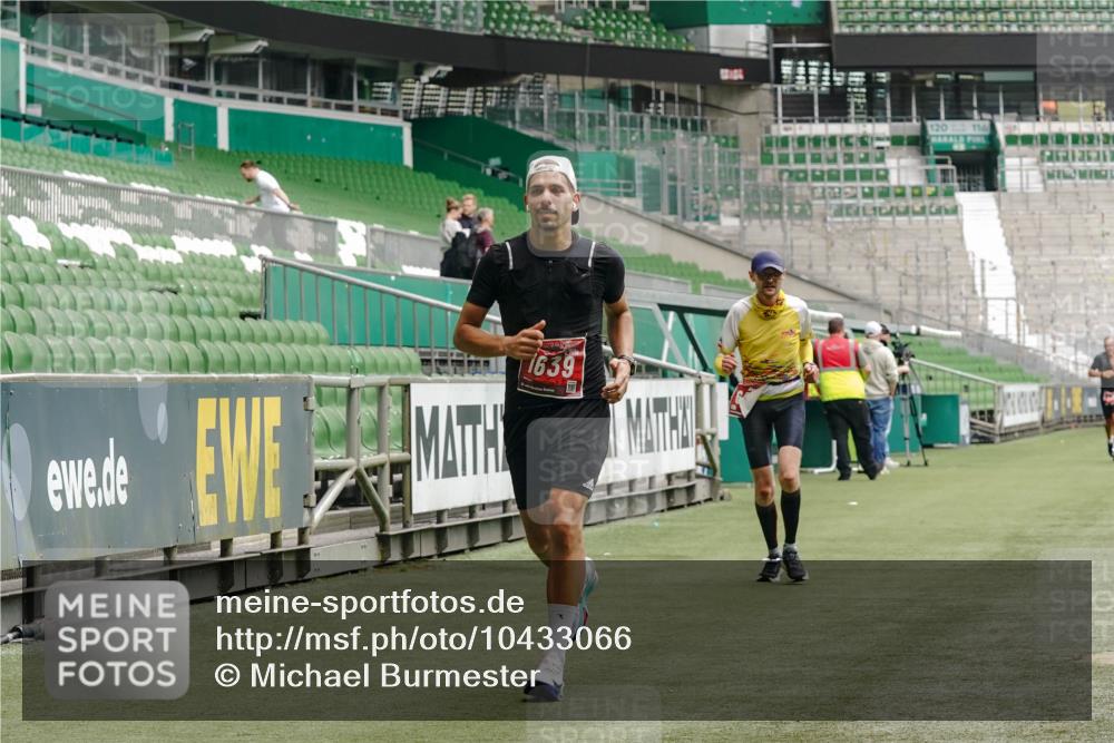 13.09.2026 - 21. swb-Marathon Bremen Michael Burmester http://msf.ph/oto/10433066 13.09.2026 12:31:58 Laufen im Stadion 417, 482, 573, 668, 943, 1020, 1126, 1357, 1507, 1606, 1629, 1639, 2100, 4474, 5212, 6485, 6507, 8044, 8285, 358, 420, 547, 553, 574, 649, 719, 858, 934, 959, 1161, 1253, 1256, 1352, 1391, 1428, 1525, 1724, 1783, 1917, 2032, 3662, 4264 meine-sportfotos.de