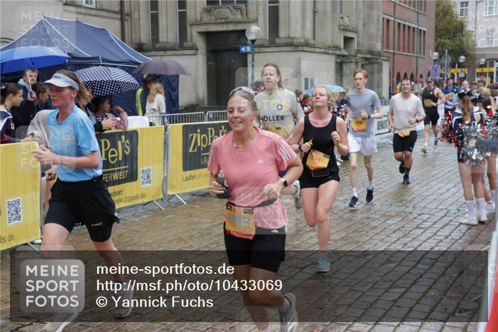 13.09.2026 - Kiel Lauf Yannick Fuchs http://msf.ph/oto/10433069 13.09.2026 11:41:42 Ziel 2430, 3629, 5774, 6895, 7247 meine-sportfotos.de