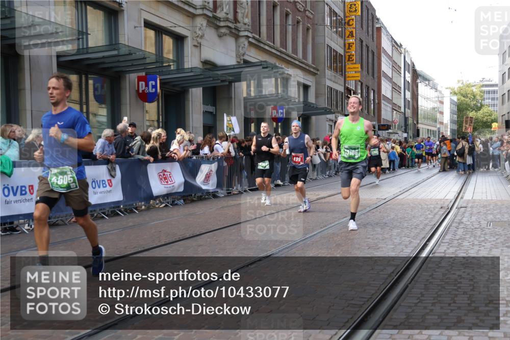 13.09.2026 - 21. swb-Marathon Bremen Strokosch-Dieckow http://msf.ph/oto/10433077 13.09.2026 13:12:33 Ziel 868, 1513, 2350, 2442, 2559, 2801, 2858, 3988, 4605, 5379, 5965, 6349, 8029, 8419, 8798, 9217, 9775, 13106, 13140, 899, 1517, 2362, 2480, 3054, 3362, 3830, 4560, 4879, 5416, 6107, 6796, 7328, 7521, 8981, 9803, 13013 meine-sportfotos.de
