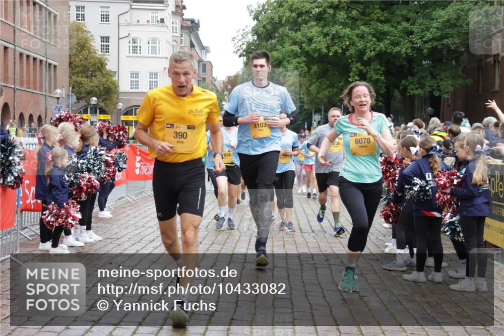 13.09.2026 - Kiel Lauf Yannick Fuchs http://msf.ph/oto/10433082 13.09.2026 09:47:47 Ziel 390, 466, 1743, 3735, 4011, 4103, 4365, 4400, 4460, 4479, 4952, 5215, 6078, 8096, 8833, 9528, 9697, 10823, 11396, 11654, 12099, 466, 544, 591, 1235, 1324, 2587, 2870, 3192, 3373, 3629, 4011, 4480, 5167, 5517, 6072, 6575, 6639, 6696, 7767, 8231, 8503, 8524, 8540, 8777, 8833, 9634, 9936, 10076, 10555, 10789, 12635, 122, 218, 366, 1227, 1713, 2241, 2755, 3812, 4225, 4288, 4467, 4710, 6242, 6809, 6942, 7258, 9694, 12007, 12167, 12393, 1235, 2587, 5167, 7461, 8524, 9091, 10076 meine-sportfotos.de