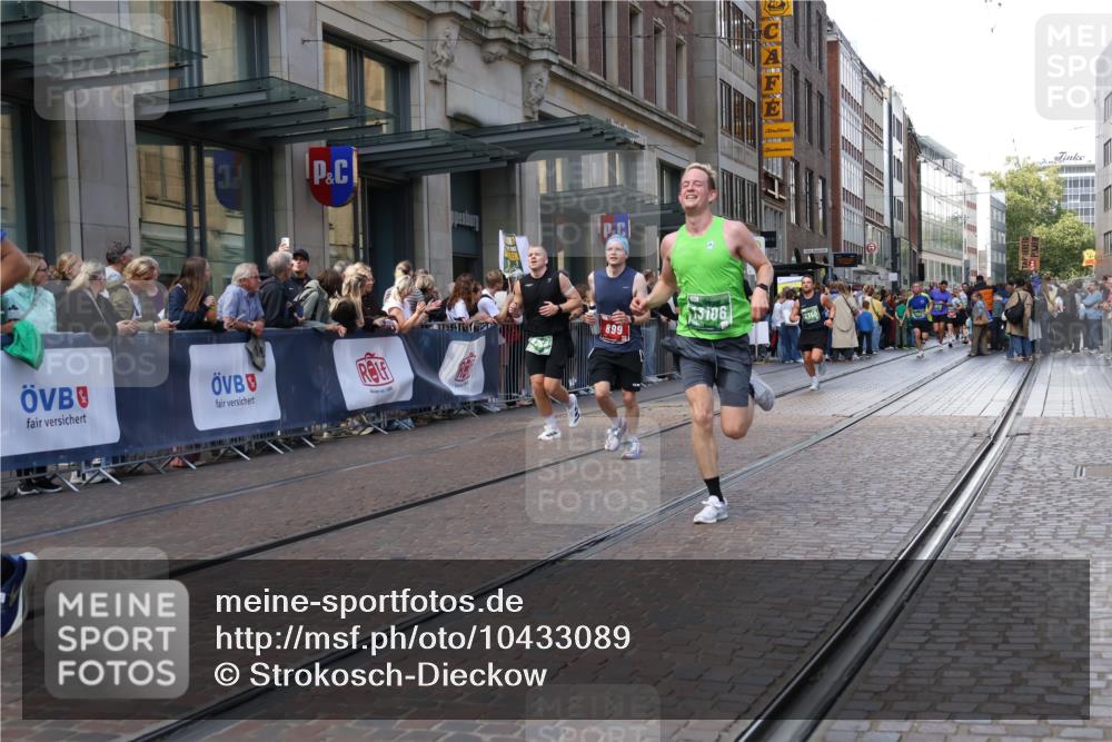 13.09.2026 - 21. swb-Marathon Bremen Strokosch-Dieckow http://msf.ph/oto/10433089 13.09.2026 13:12:33 Ziel 868, 1513, 2350, 2442, 2559, 2801, 2858, 3988, 4605, 5379, 5965, 6349, 8029, 8419, 8798, 9217, 9775, 13106, 13140, 899, 1517, 2362, 2480, 3054, 3362, 3830, 4560, 4879, 5416, 6107, 6796, 7328, 7521, 8981, 9803, 13013 meine-sportfotos.de