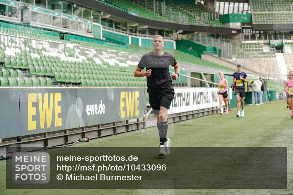13.09.2026 - 21. swb-Marathon Bremen Michael Burmester http://msf.ph/oto/10433096 13.09.2026 10:24:19 Laufen im Stadion 10235, 10328, 10337, 10341, 10358, 10456, 10520, 10575, 10592, 10593, 10618, 10632, 10775, 10782, 10816, 10972, 11042, 11127, 11143, 11198, 11201, 11227, 11265, 11373, 11375, 11426, 11442, 11468, 11527, 11607, 11615, 11628, 11630, 11632, 11704, 11713, 11721, 11758, 11779, 11826, 11895, 11903, 11948, 12053, 12144, 12209, 12246, 12281, 12339, 12395, 12404, 12406, 12426, 12442, 12468, 12469, 12477, 12525, 13520, 13556, 13563, 13566, 13580, 13585, 13586, 13642 meine-sportfotos.de