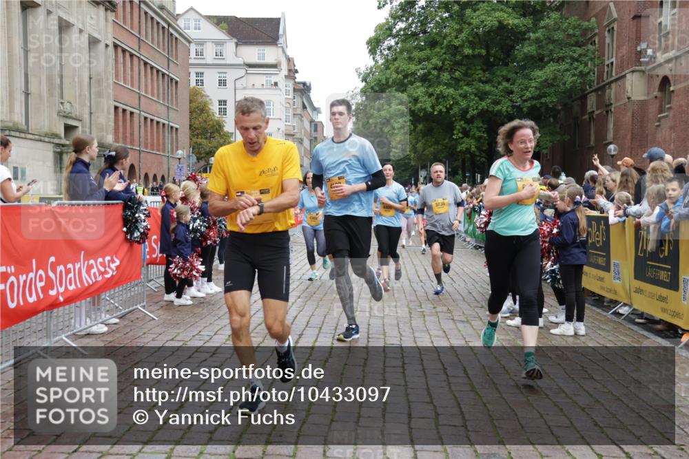13.09.2026 - Kiel Lauf Yannick Fuchs http://msf.ph/oto/10433097 13.09.2026 09:47:47 Ziel 390, 466, 1743, 3735, 4011, 4103, 4365, 4400, 4460, 4479, 4952, 5215, 6078, 8096, 8833, 9528, 9697, 10823, 11396, 11654, 12099, 466, 544, 591, 1235, 1324, 2587, 2870, 3192, 3373, 3629, 4011, 4480, 5167, 5517, 6072, 6575, 6639, 6696, 7767, 8231, 8503, 8524, 8540, 8777, 8833, 9634, 9936, 10076, 10555, 10789, 12635, 122, 218, 366, 1227, 1713, 2241, 2755, 3812, 4225, 4288, 4467, 4710, 6242, 6809, 6942, 7258, 9694, 12007, 12167, 12393, 1235, 2587, 5167, 7461, 8524, 9091, 10076 meine-sportfotos.de