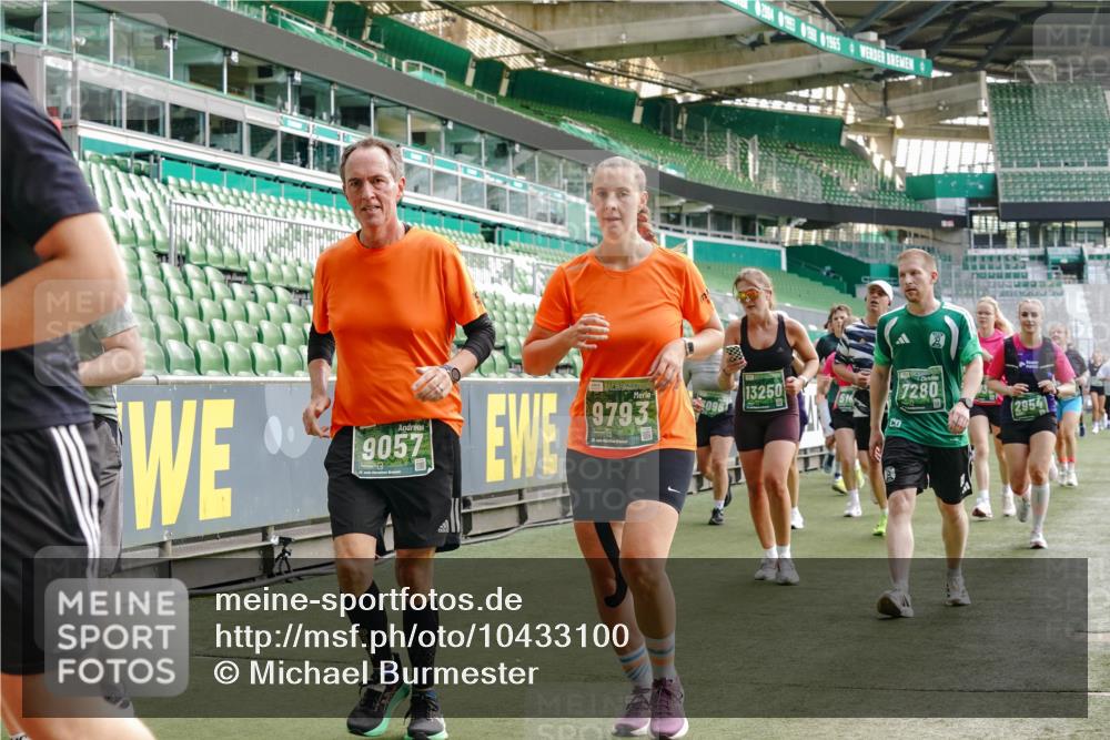 13.09.2026 - 21. swb-Marathon Bremen Michael Burmester http://msf.ph/oto/10433100 13.09.2026 13:30:07 Laufen im Stadion 122, 171, 224, 297, 405, 422, 476, 639, 685, 729, 754, 767, 806, 986, 1114, 1217, 1242, 1270, 1384, 1615, 1633, 1634, 1777, 1810, 1811, 1886, 1983, 2216, 2238, 2242, 2249, 2263, 2326, 2368, 2372, 2436, 2449, 2546, 2615, 2629, 2637, 2719, 2738, 2740, 2830, 2862, 2868, 2869, 2871, 2918, 2924, 2991, 2994, 3020, 3053, 3101, 3129, 3227, 3238, 3274, 3286, 3321, 3361, 3563, 3594, 3595, 3605, 3678, 3755, 3758, 3798, 3873, 3876, 3898, 3929, 3953, 3965, 3971, 3987, 4011, 4056 meine-sportfotos.de