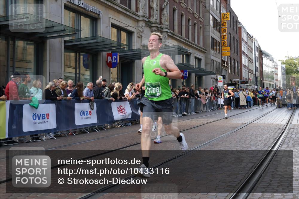 13.09.2026 - 21. swb-Marathon Bremen Strokosch-Dieckow http://msf.ph/oto/10433116 13.09.2026 13:12:34 Ziel 868, 1513, 2350, 2442, 2559, 2801, 2858, 3988, 4605, 5379, 5965, 6349, 8029, 8419, 8798, 9217, 9775, 13106, 13140, 899, 1517, 2362, 2480, 3054, 3362, 3830, 4560, 4879, 5416, 6107, 6796, 7328, 7521, 8981, 9803 meine-sportfotos.de