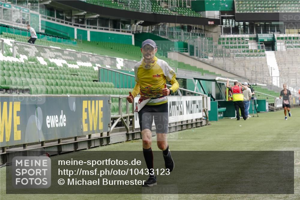 13.09.2026 - 21. swb-Marathon Bremen Michael Burmester http://msf.ph/oto/10433123 13.09.2026 12:32:01 Laufen im Stadion 417, 482, 573, 668, 943, 1020, 1126, 1357, 1507, 1606, 1629, 1639, 2100, 4474, 5212, 6485, 6507, 8044, 8285, 358, 420, 547, 553, 574, 649, 719, 858, 934, 959, 1161, 1253, 1256, 1352, 1391, 1428, 1525, 1724, 1783, 1917, 3662, 4264 meine-sportfotos.de
