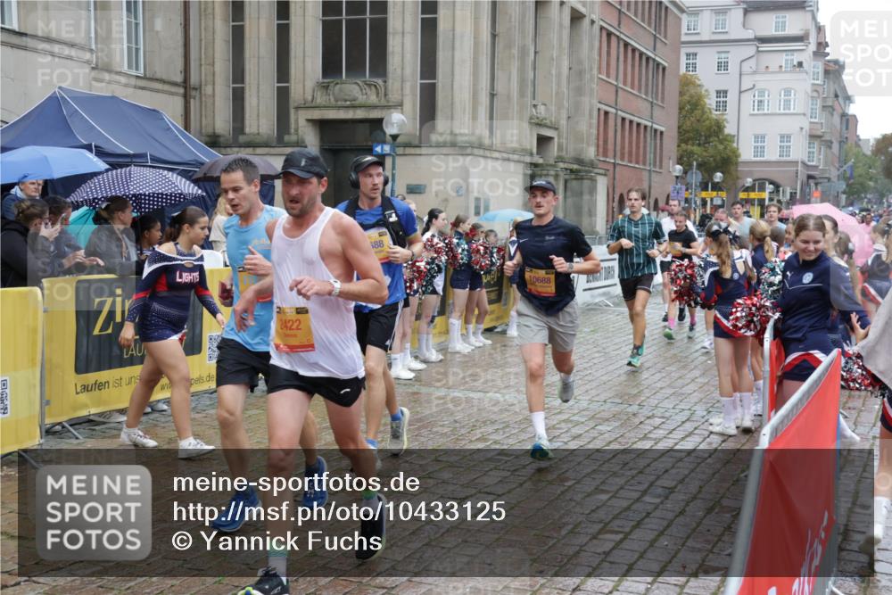 13.09.2026 - Kiel Lauf Yannick Fuchs http://msf.ph/oto/10433125 13.09.2026 11:41:48 Ziel 2430, 3629, 5774, 6895, 7247 meine-sportfotos.de