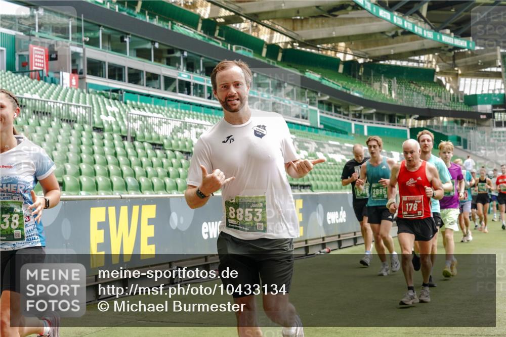 13.09.2026 - 21. swb-Marathon Bremen Michael Burmester http://msf.ph/oto/10433134 13.09.2026 13:04:50 Laufen im Stadion 178, 209, 210, 244, 323, 394, 488, 534, 536, 565, 596, 647, 725, 881, 891, 900, 1073, 1239, 1243, 1307, 1308, 1343, 1373, 1456, 1458, 1479, 1627, 1649, 1653, 1656, 1687, 1771, 1780, 1914, 1932, 1941, 2023, 2089, 2126, 2223, 2241, 2301, 2369, 2430, 2434, 2452, 2602, 2625, 2723, 2742, 2764, 2851, 2867, 2872, 2891, 2910, 2919, 2934, 2957, 2959, 2977, 2985, 3028, 3030, 3217, 3278, 3320, 3343, 3402, 3419, 3425, 3444, 3454, 3485, 3510, 3521, 3579, 3597, 3618, 3796, 3859, 3909, 242 meine-sportfotos.de