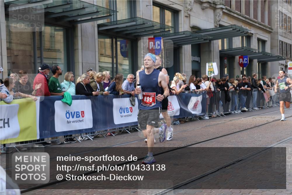 13.09.2026 - 21. swb-Marathon Bremen Strokosch-Dieckow http://msf.ph/oto/10433138 13.09.2026 13:12:35 Ziel 868, 1513, 2350, 2442, 2559, 2801, 2858, 3988, 4605, 5379, 5965, 6349, 8029, 8419, 8798, 9217, 9775, 13106, 13140, 899, 1517, 2362, 2480, 3054, 3362, 3830, 4560, 4879, 5416, 6796, 7328, 7521, 8981, 9803 meine-sportfotos.de