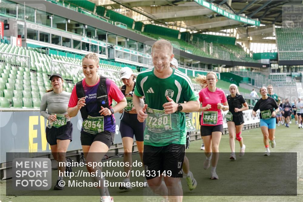 13.09.2026 - 21. swb-Marathon Bremen Michael Burmester http://msf.ph/oto/10433149 13.09.2026 13:30:11 Laufen im Stadion 122, 171, 224, 297, 405, 422, 476, 639, 685, 729, 754, 767, 806, 986, 1114, 1217, 1242, 1270, 1384, 1529, 1615, 1633, 1634, 1777, 1810, 1811, 1886, 1983, 2216, 2238, 2242, 2249, 2263, 2326, 2368, 2372, 2436, 2449, 2546, 2615, 2629, 2637, 2719, 2738, 2740, 2830, 2862, 2868, 2869, 2871, 2918, 2924, 2991, 2994, 3020, 3053, 3101, 3129, 3227, 3238, 3274, 3286, 3321, 3361, 3563, 3594, 3595, 3605, 3678, 3755, 3758, 3798, 3873, 3876, 3898, 3929, 3953, 3965, 3971, 3987, 4011, 4056 meine-sportfotos.de