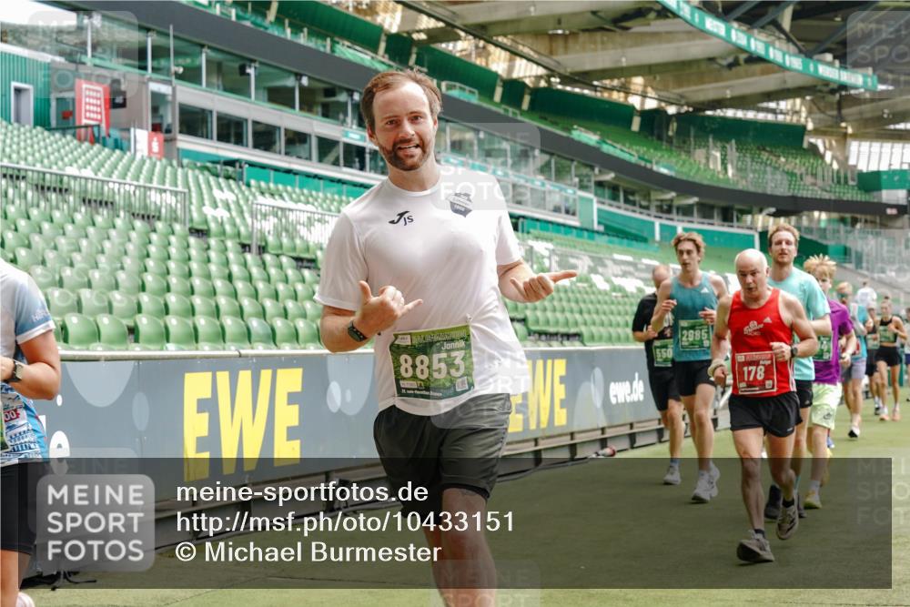 13.09.2026 - 21. swb-Marathon Bremen Michael Burmester http://msf.ph/oto/10433151 13.09.2026 13:04:50 Laufen im Stadion 178, 209, 210, 244, 323, 394, 488, 534, 536, 565, 596, 647, 725, 881, 891, 900, 1073, 1239, 1243, 1307, 1308, 1343, 1373, 1456, 1458, 1479, 1627, 1649, 1653, 1656, 1687, 1771, 1780, 1914, 1932, 1941, 2023, 2089, 2126, 2223, 2241, 2301, 2369, 2430, 2434, 2452, 2602, 2625, 2723, 2742, 2764, 2851, 2867, 2872, 2891, 2910, 2919, 2934, 2957, 2959, 2977, 2985, 3028, 3030, 3217, 3278, 3320, 3343, 3402, 3419, 3425, 3444, 3454, 3485, 3510, 3521, 3579, 3597, 3618, 3796, 3859, 3909, 242 meine-sportfotos.de