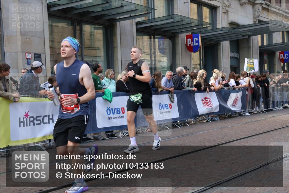 13.09.2026 - 21. swb-Marathon Bremen Strokosch-Dieckow http://msf.ph/oto/10433163 13.09.2026 13:12:35 Ziel 868, 1513, 2350, 2442, 2559, 2801, 2858, 3988, 4605, 5379, 5965, 6349, 8029, 8419, 8798, 9217, 9775, 13106, 13140, 899, 1517, 2362, 2480, 3054, 3362, 3830, 4560, 4879, 5416, 6796, 7328, 7521, 8981, 9803 meine-sportfotos.de