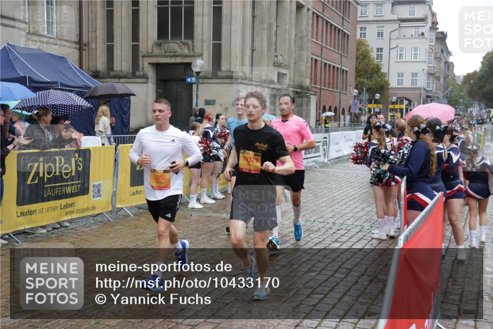 13.09.2026 - Kiel Lauf Yannick Fuchs http://msf.ph/oto/10433170 13.09.2026 11:41:56 Ziel 2430, 3629, 5774, 6895, 7247 meine-sportfotos.de