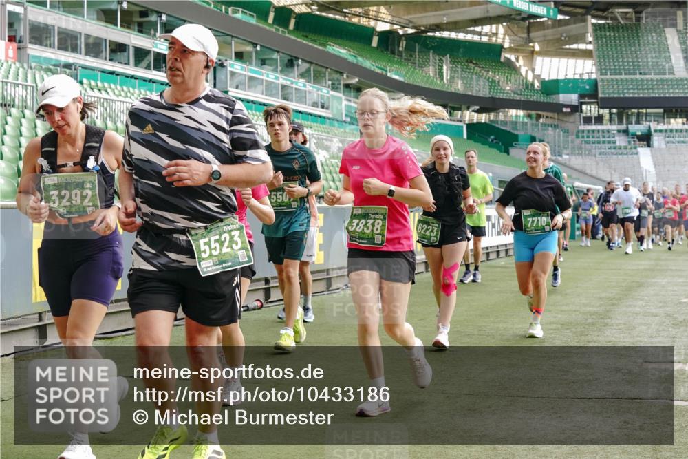 13.09.2026 - 21. swb-Marathon Bremen Michael Burmester http://msf.ph/oto/10433186 13.09.2026 13:30:12 Laufen im Stadion 122, 171, 224, 297, 405, 422, 476, 639, 685, 729, 754, 767, 806, 986, 1114, 1217, 1242, 1270, 1384, 1529, 1615, 1633, 1634, 1777, 1810, 1811, 1886, 1983, 2216, 2238, 2242, 2249, 2263, 2326, 2368, 2372, 2436, 2449, 2546, 2615, 2629, 2637, 2719, 2738, 2740, 2830, 2862, 2868, 2869, 2871, 2918, 2924, 2991, 2994, 3020, 3053, 3101, 3129, 3227, 3238, 3274, 3286, 3321, 3361, 3563, 3594, 3595, 3605, 3678, 3755, 3758, 3873, 3876, 3898, 3929, 3953, 3965, 3971, 4011, 4056 meine-sportfotos.de